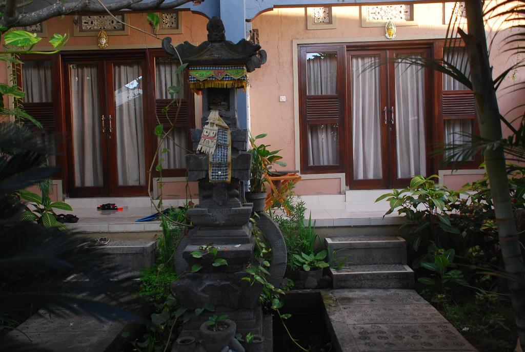 Rumahku Homestay アメッド エクステリア 写真