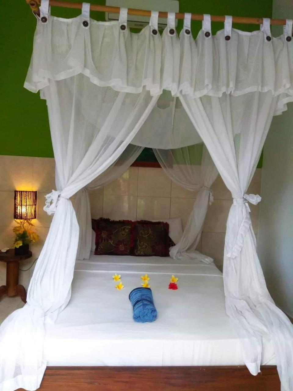 Rumahku Homestay アメッド エクステリア 写真