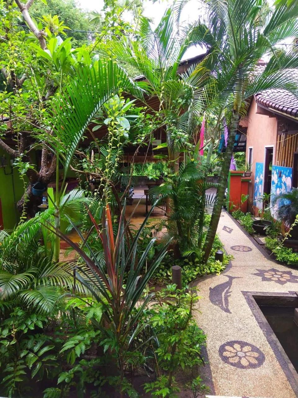 Rumahku Homestay アメッド エクステリア 写真